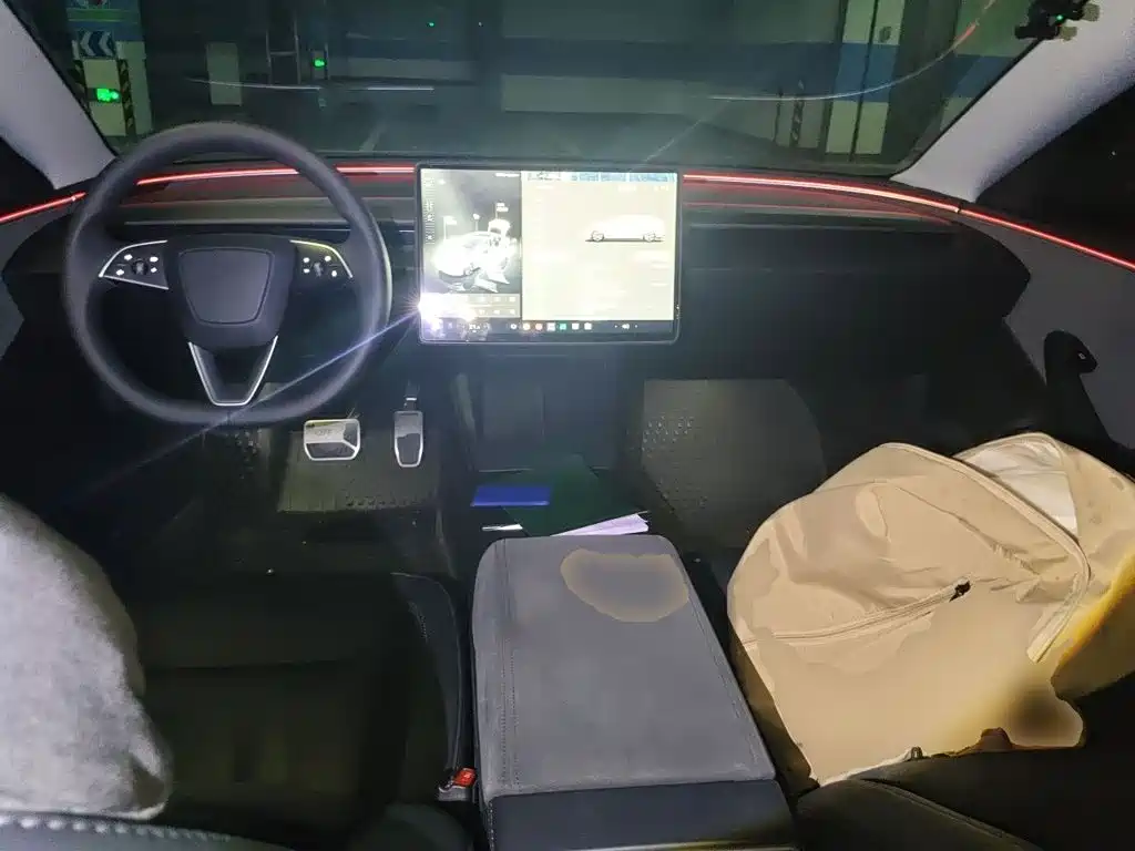 Tesla Model 3 — миниатюра 5