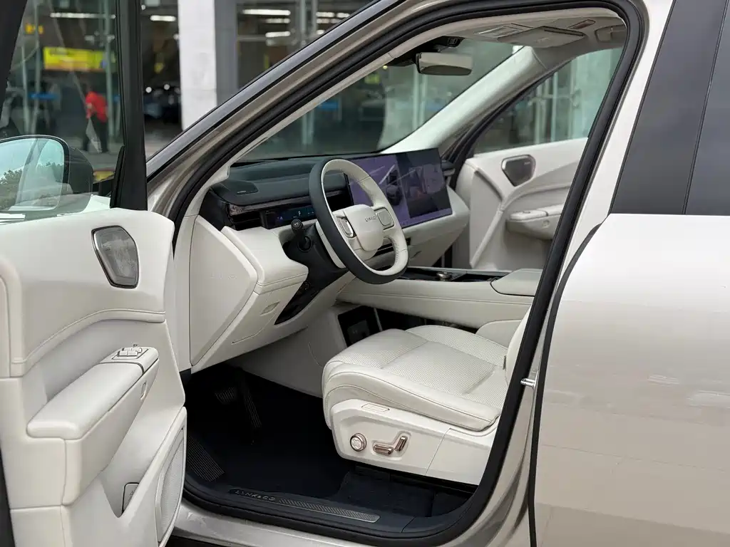 Lynk & Co 900 — миниатюра 4