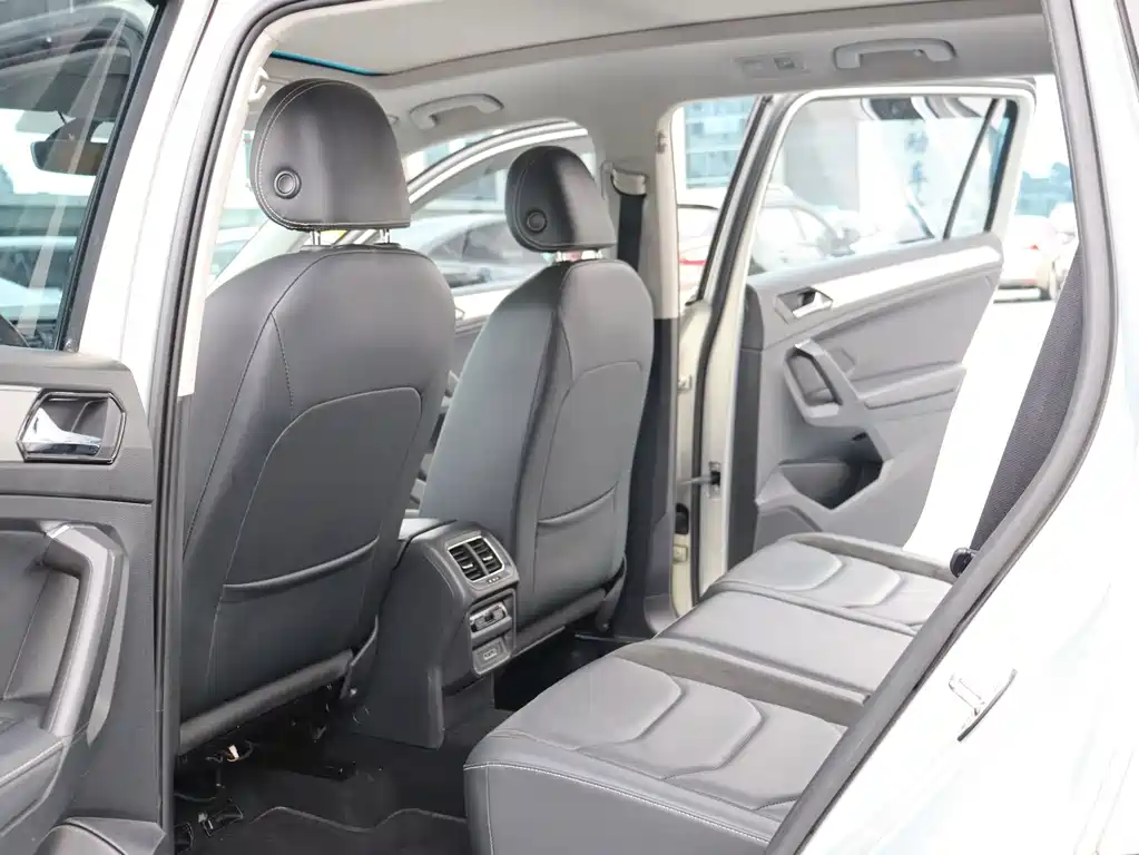 Volkswagen Tiguan L — миниатюра 10