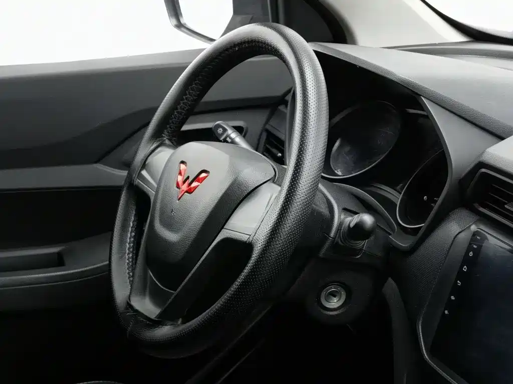 Wuling Hongguang — миниатюра 22