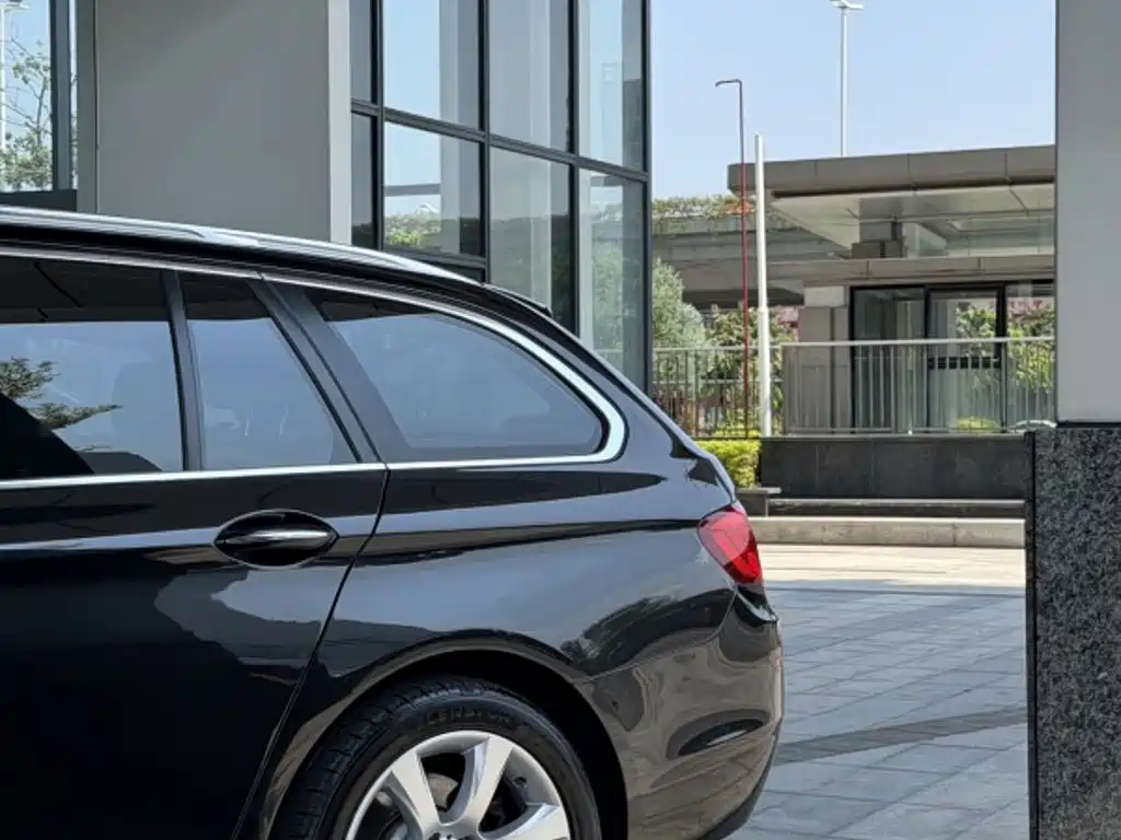BMW 5 Series (Import) — миниатюра 7
