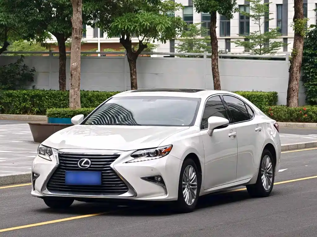 Lexus ES 2017