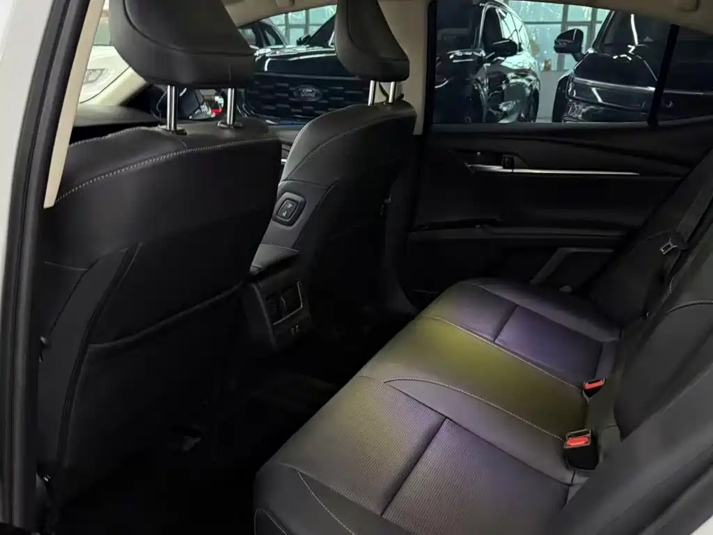 Toyota Camry — миниатюра 6