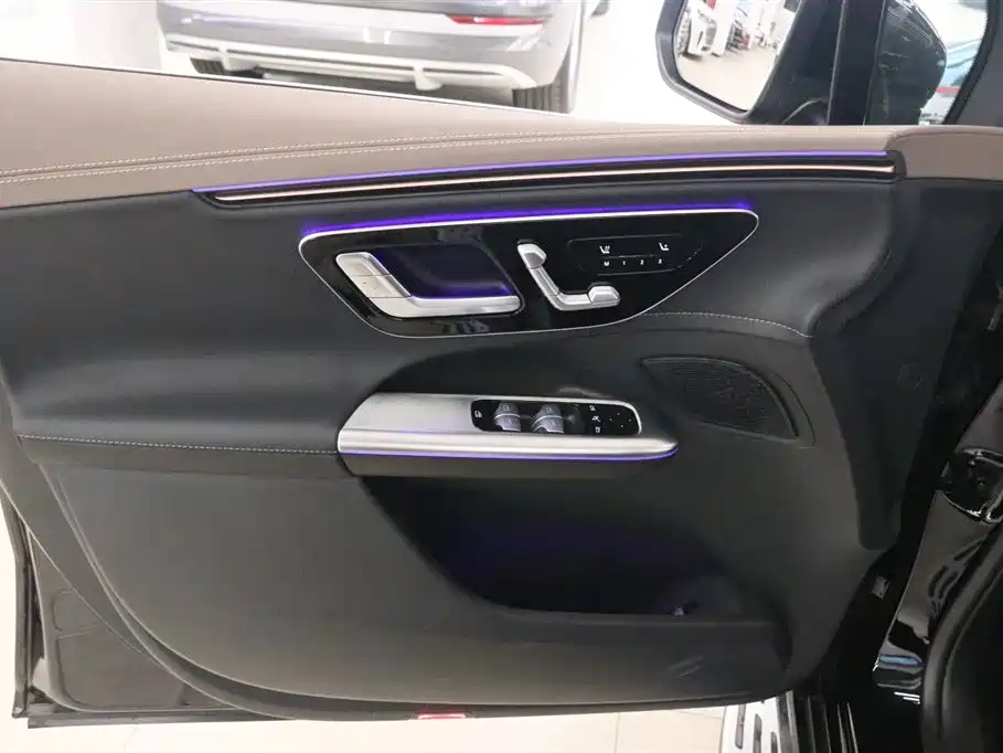 MERCEDES-BENZ EQE SUV