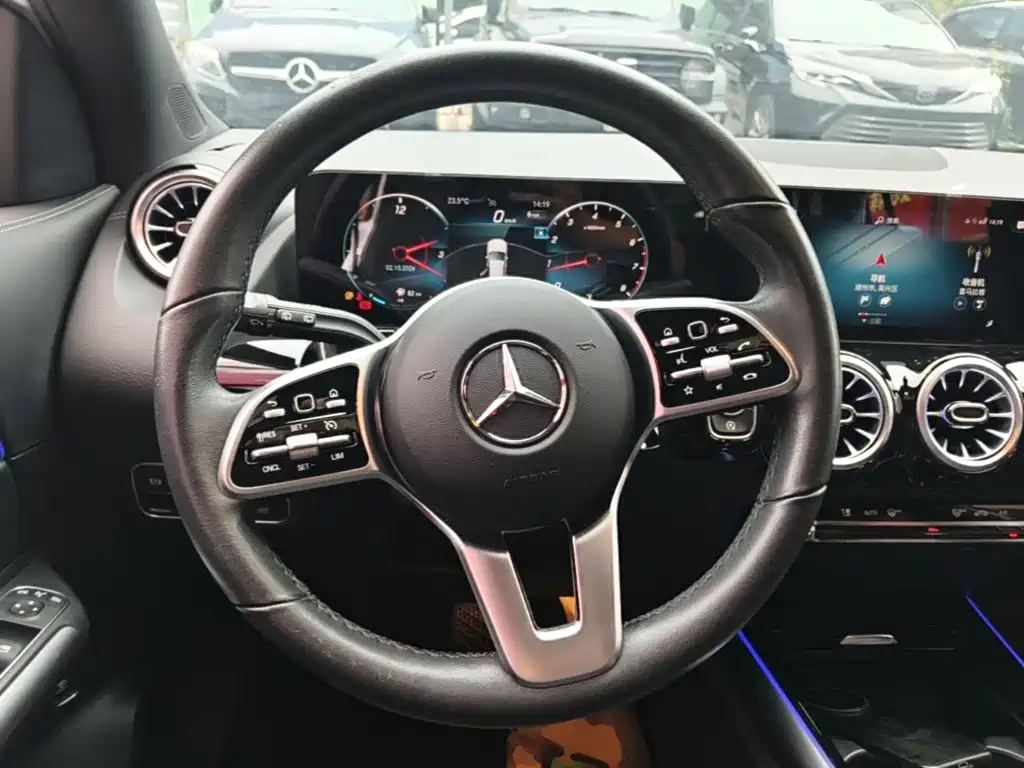 Mercedes-Benz GLA — миниатюра 11