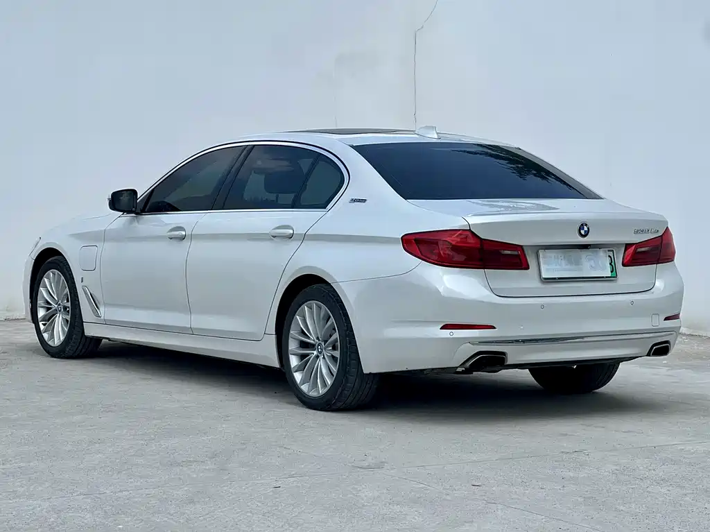 BMW 5 Series New Energy — миниатюра 4