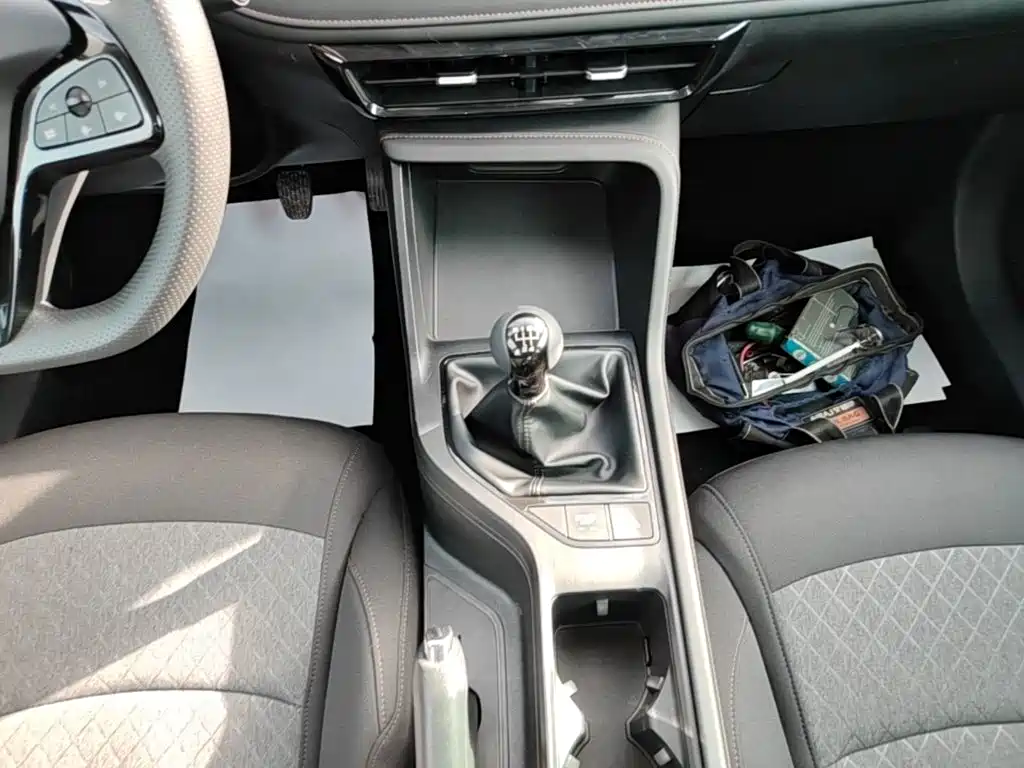 Roewe i5 — миниатюра 14