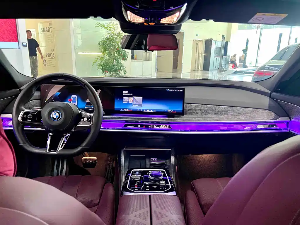 BMW i7 — миниатюра 8
