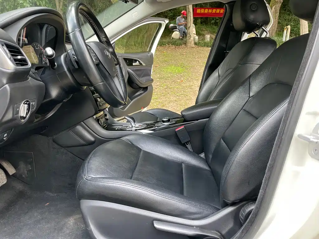 Infiniti QX30 — миниатюра 6
