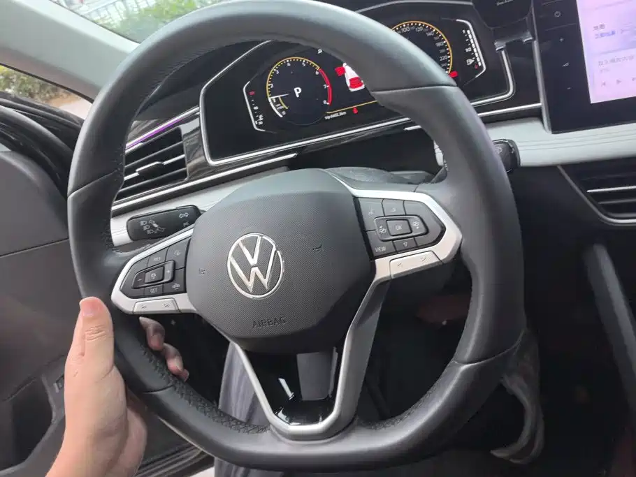 Volkswagen Tiguan L — миниатюра 15