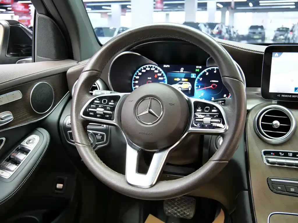 MERCEDES-BENZ GLC