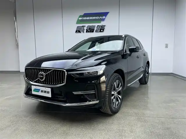 VOLVO XC60 2023
