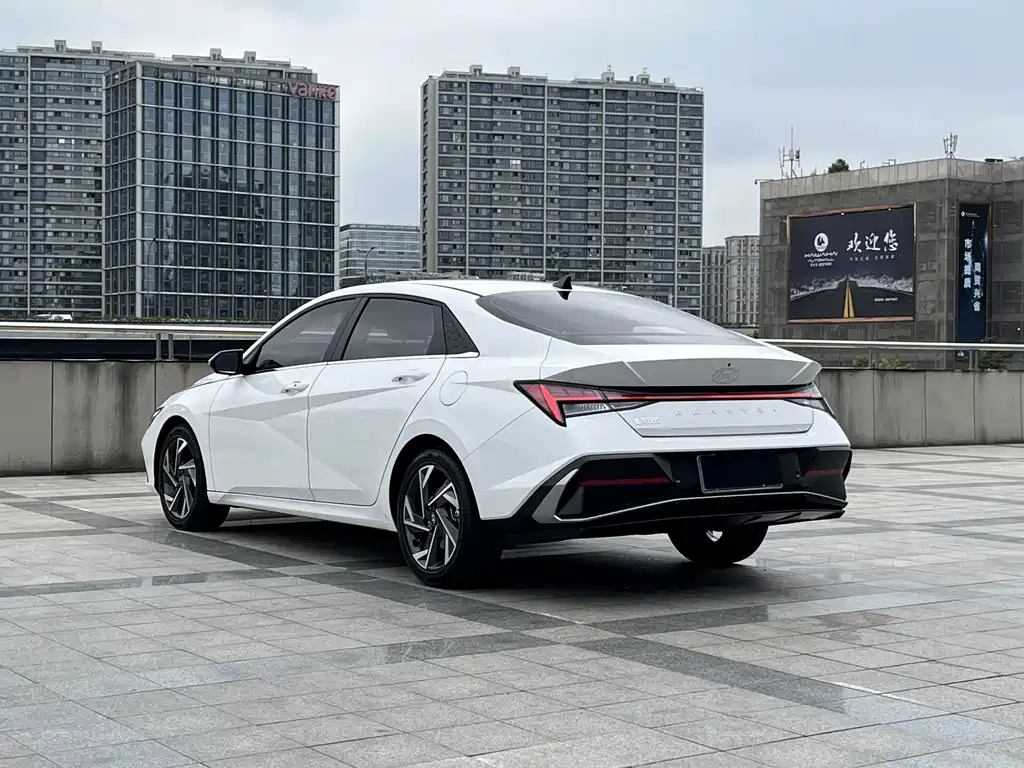 Hyundai Elantra — миниатюра 14