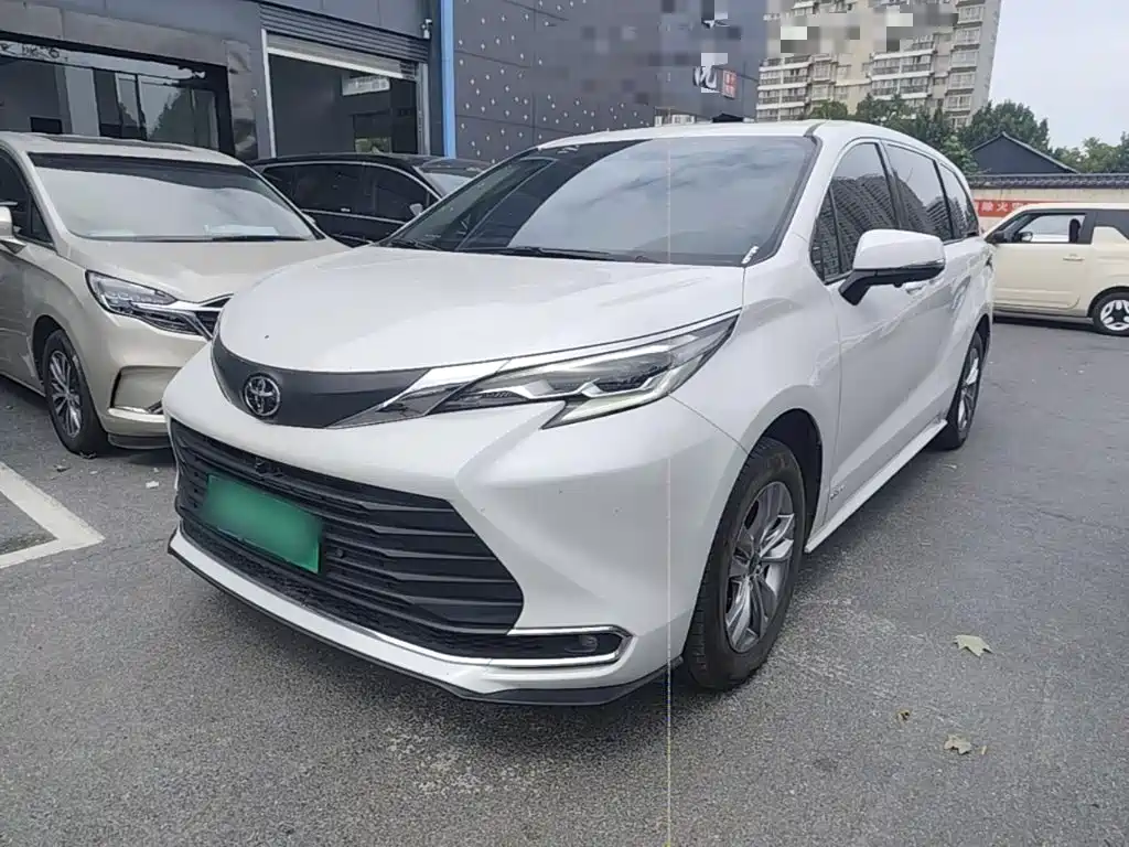 Toyota Sienna — миниатюра 2