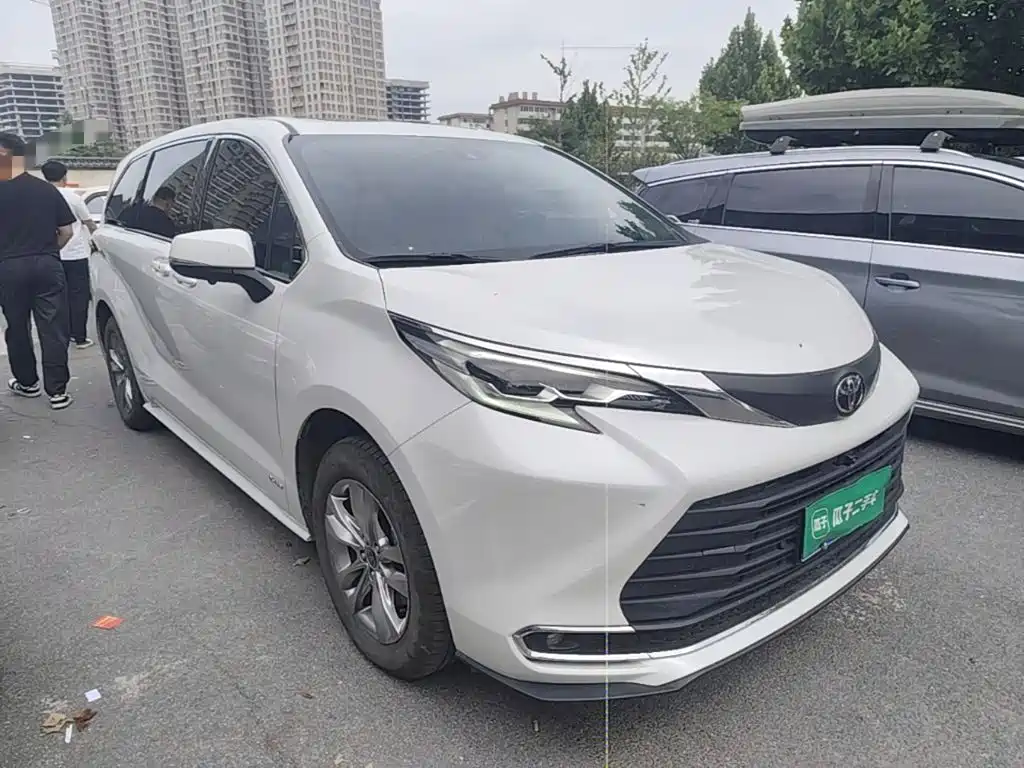 Toyota Sienna — миниатюра 4