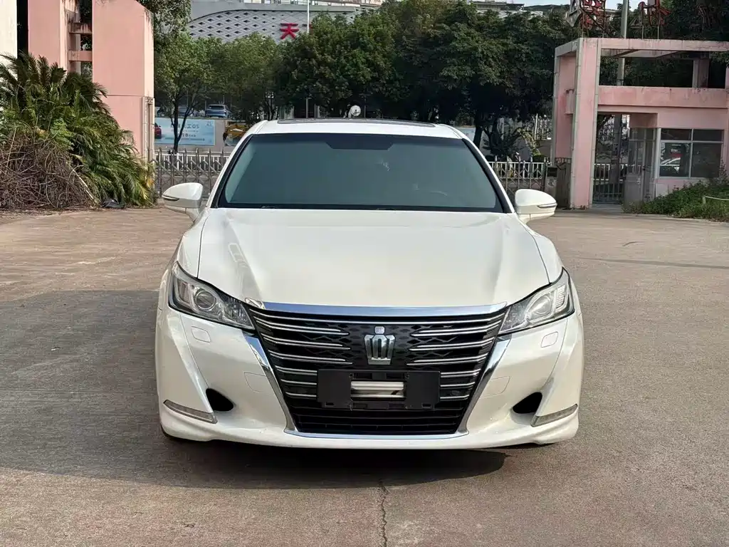 Toyota Crown — миниатюра 2
