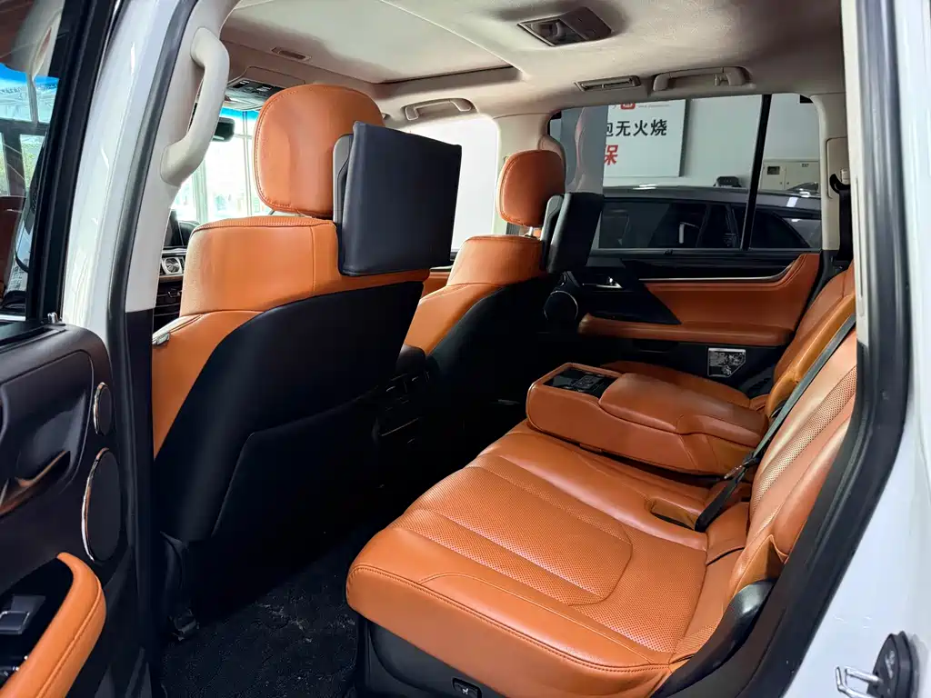 Lexus LX — миниатюра 10