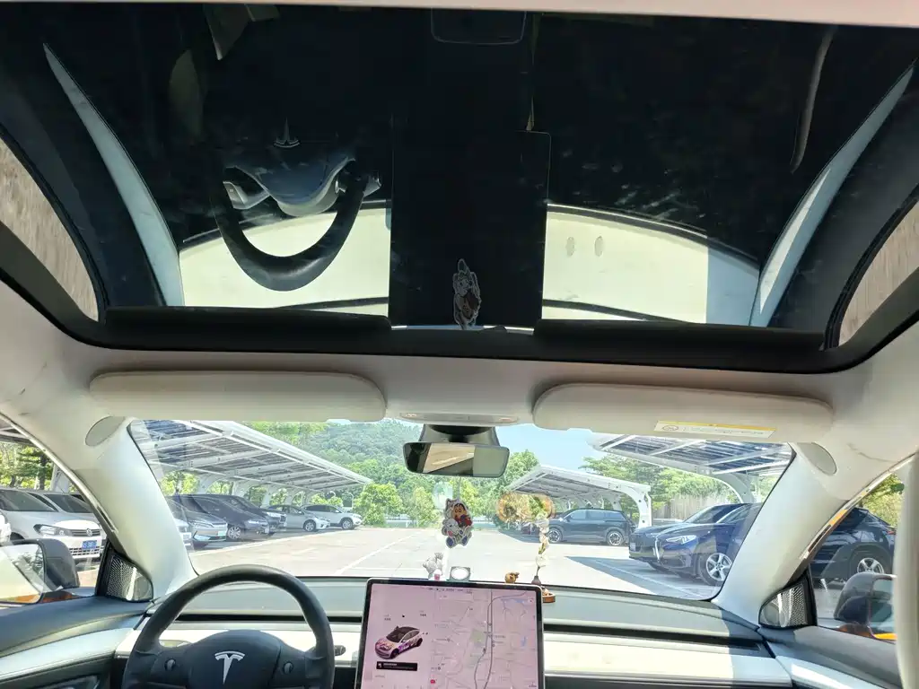 Tesla Model 3 — миниатюра 18