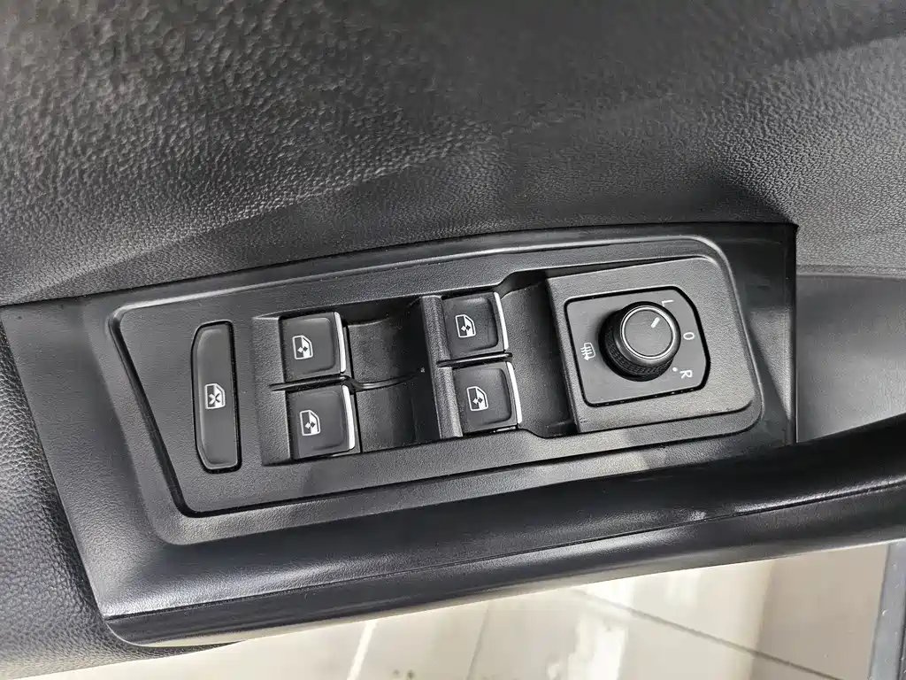 VOLKSWAGEN T ROC EXPLORING SONGS