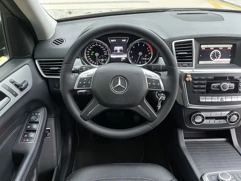 Mercedes-Benz M-Class — миниатюра 11
