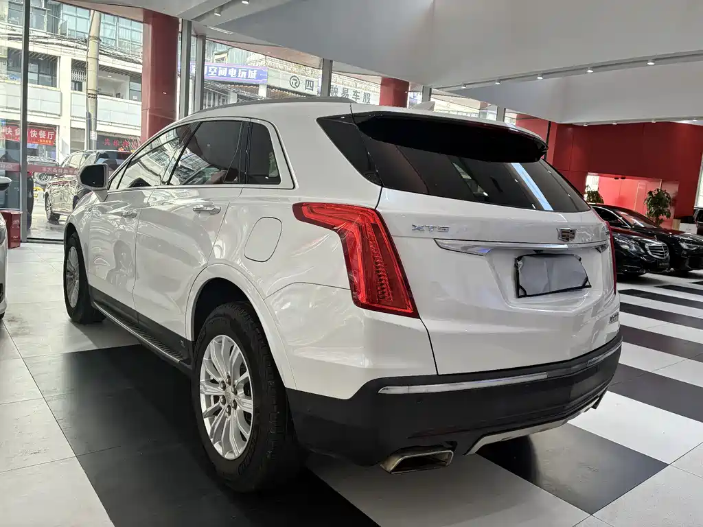 CADILLAC XT5