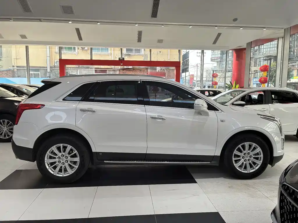 CADILLAC XT5