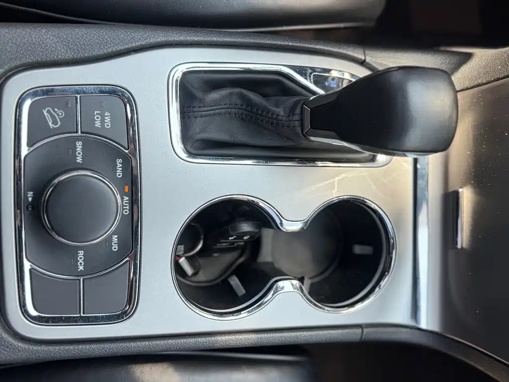 Jeep Grand Cherokee (Import) — миниатюра 19