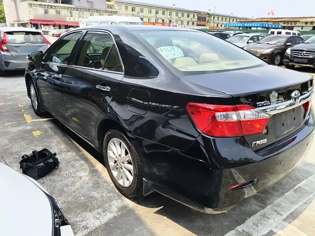 Toyota Camry — миниатюра 5