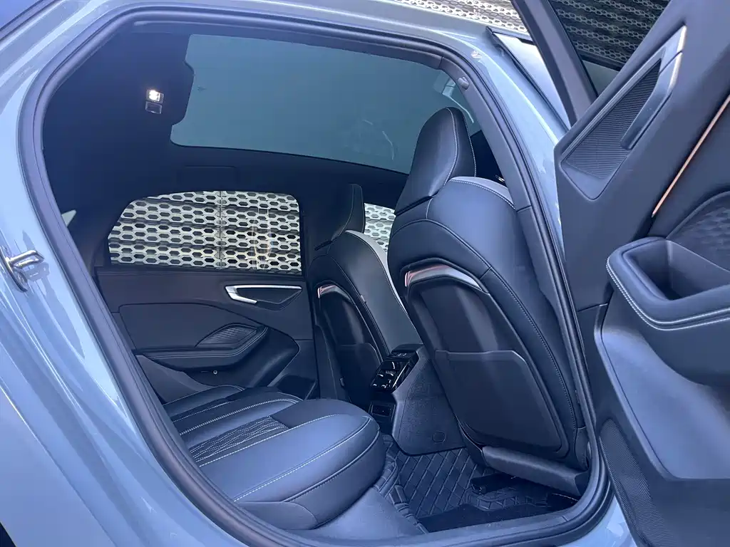 Audi Audi A5L — миниатюра 10