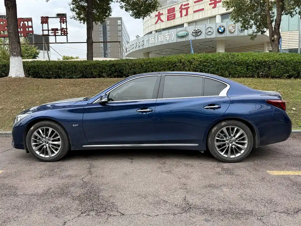 INFINITI Q50L