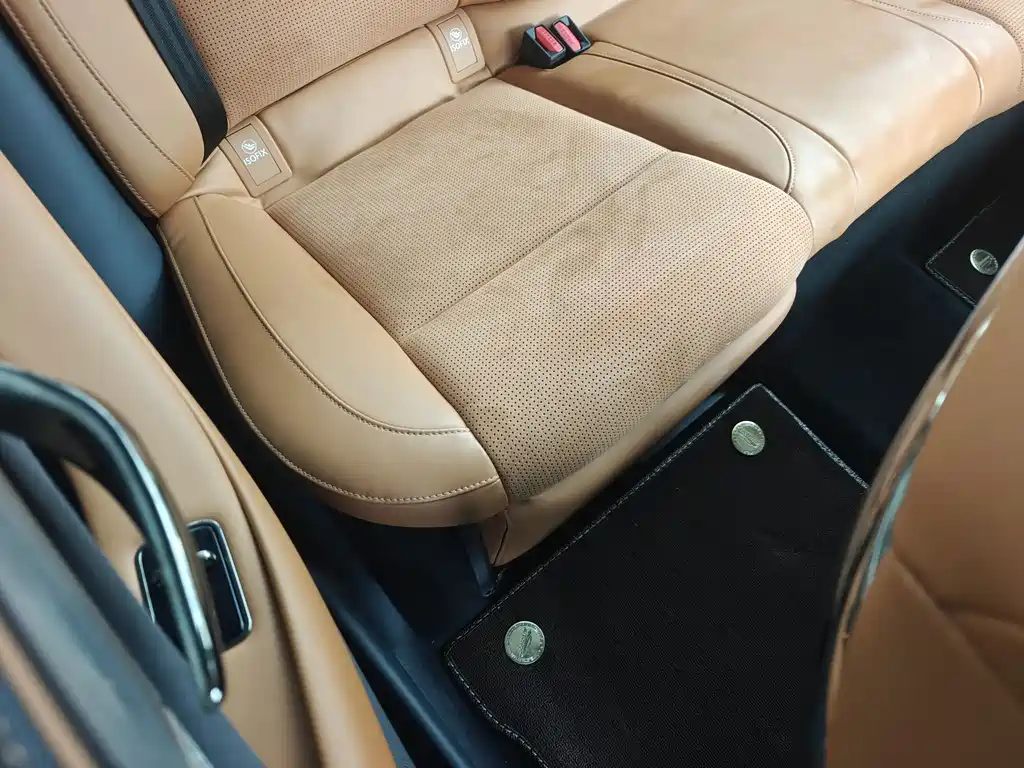 VOYAH LANTU CHASING LIGHT