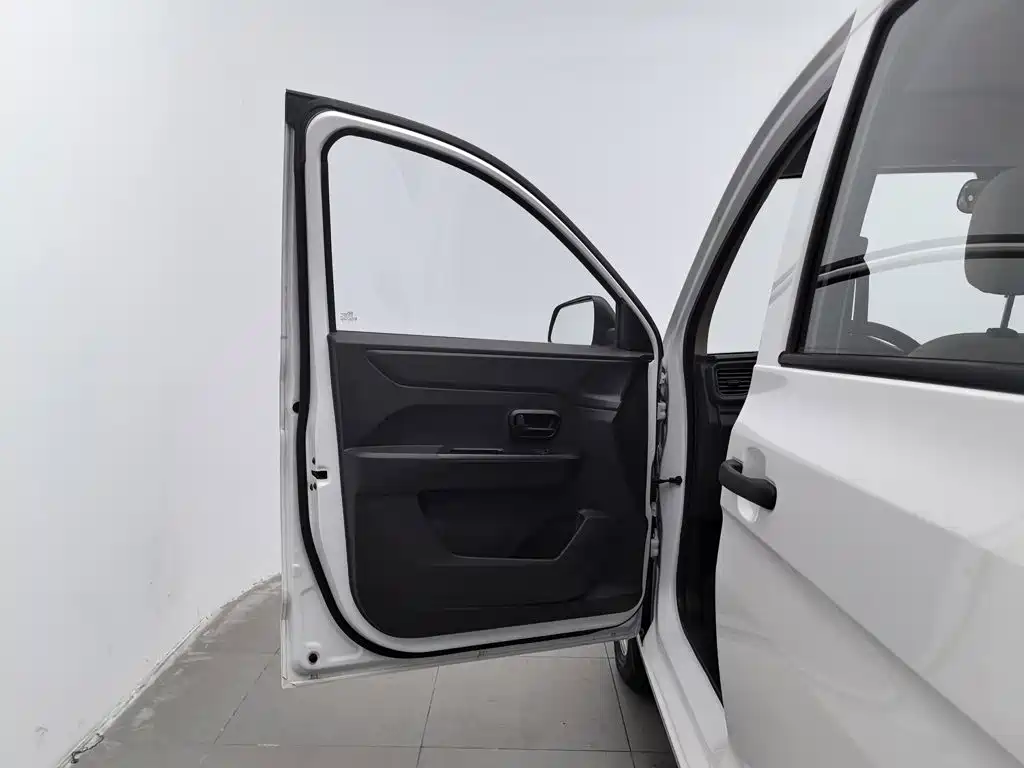 Wuling Hongguang V — миниатюра 8