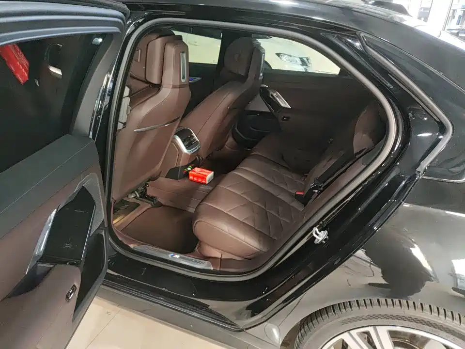 BMW 7 Series — миниатюра 3