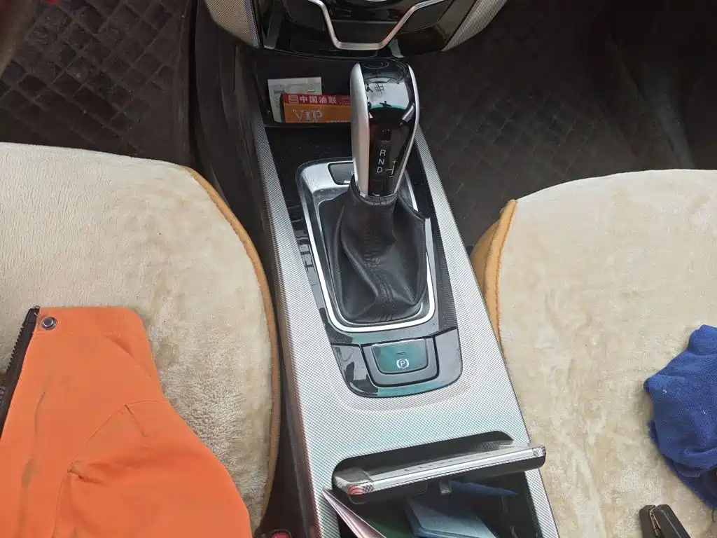 Luxgen U6 — миниатюра 15