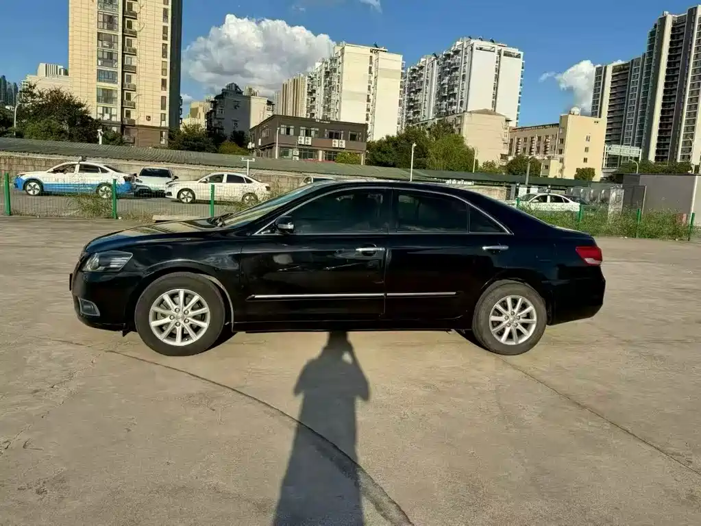 Toyota Camry — миниатюра 3