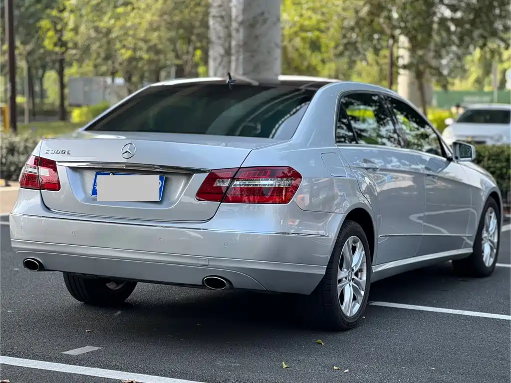 Mercedes-Benz E-Class E 2010 E 300 L Fashion