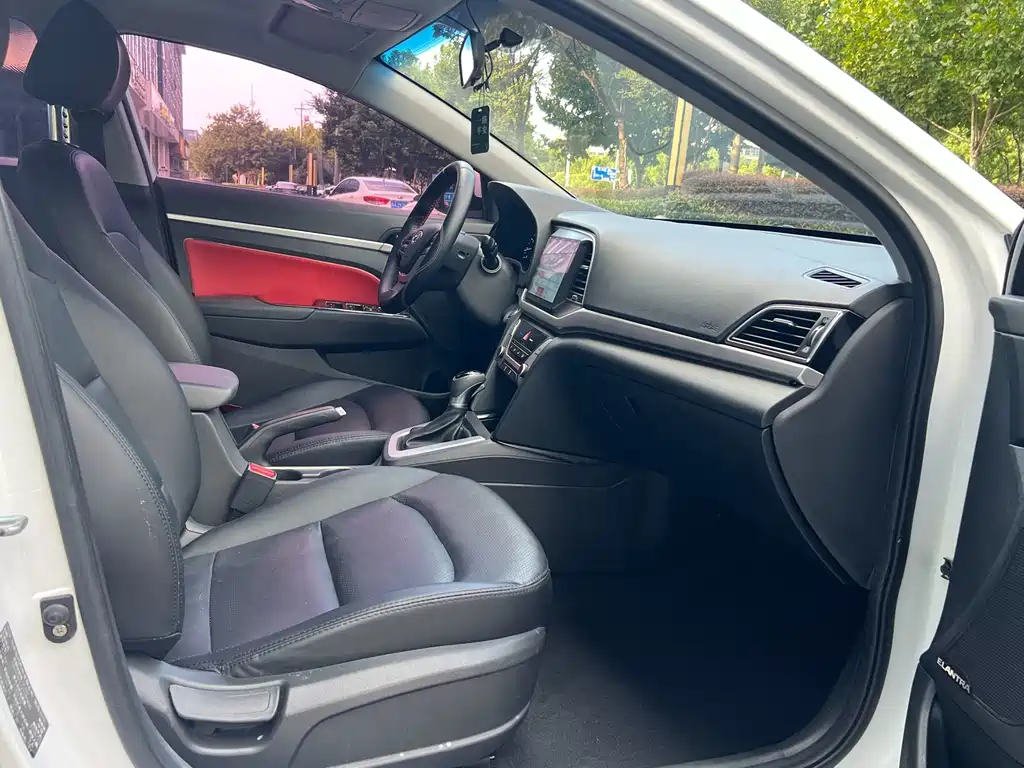 Hyundai Elantra — миниатюра 9