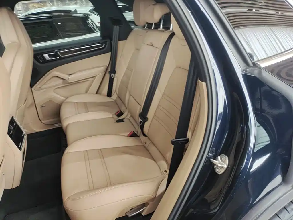 Porsche Cayenne — миниатюра 13