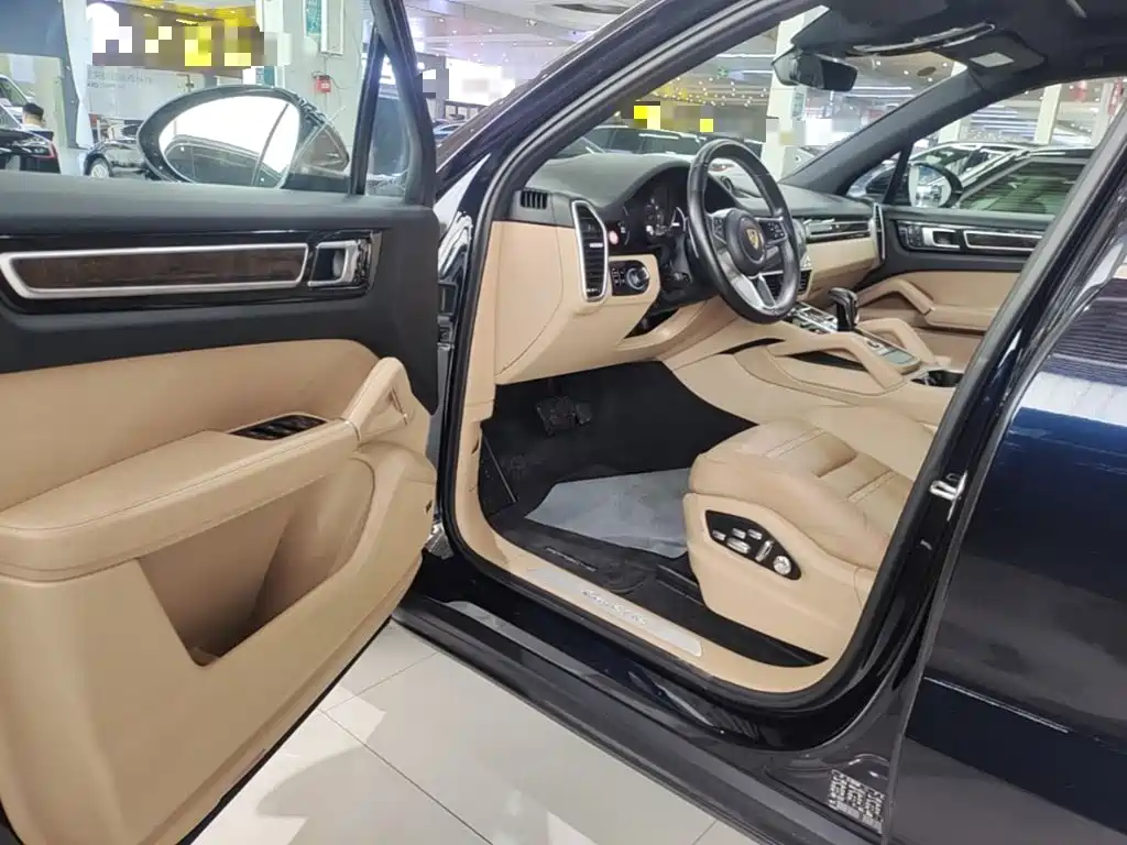 Porsche Cayenne — миниатюра 12