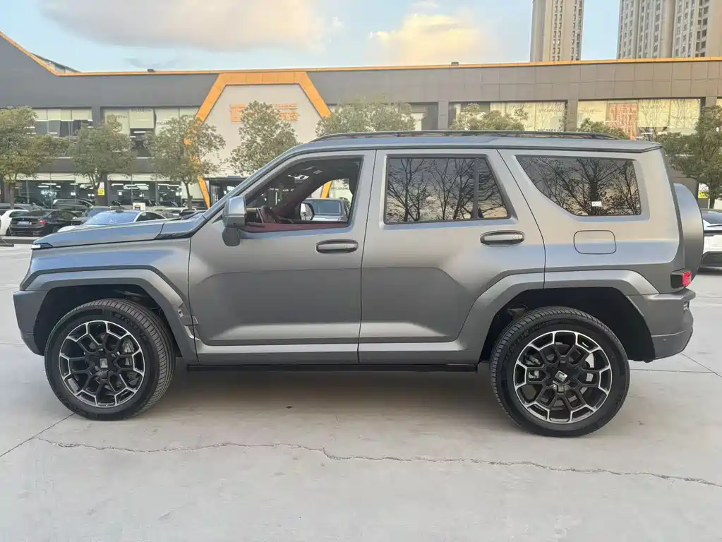 TANK TANK 700 NEW ENERGY