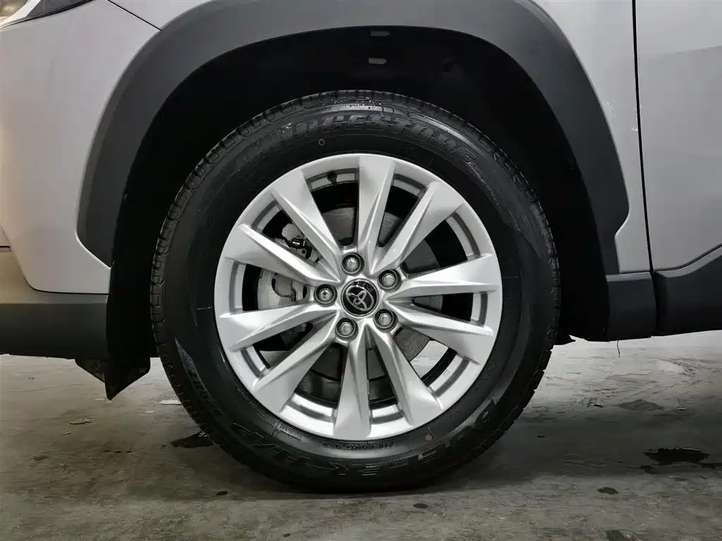 Toyota Corolla id 4589403 из Китая 7