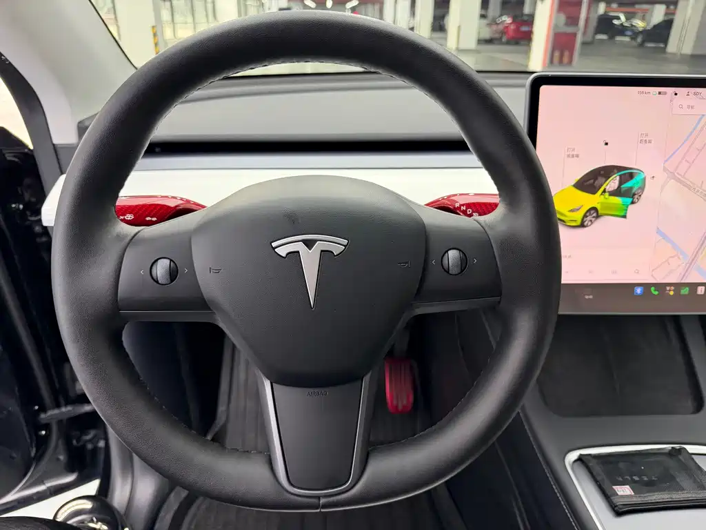 Tesla Model Y — миниатюра 6