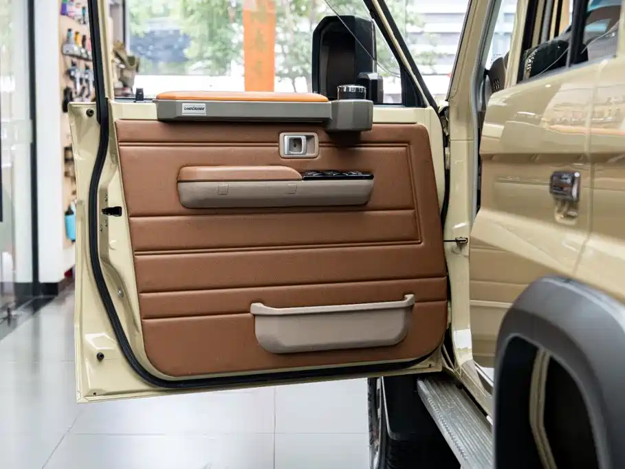 Toyota Land Cruiser — миниатюра 10