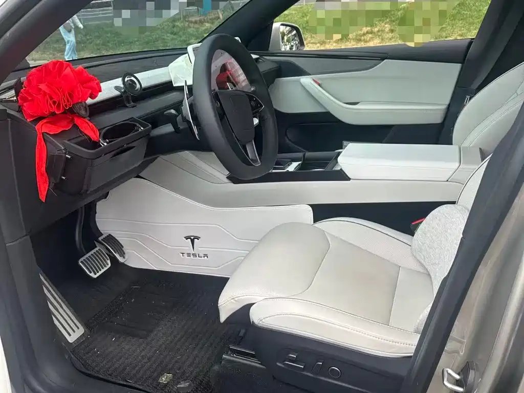 Tesla Model Y L — миниатюра 9