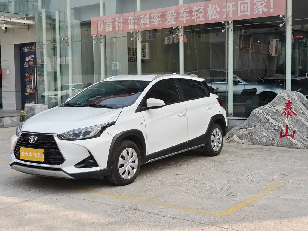 Toyota Yaris L 2023