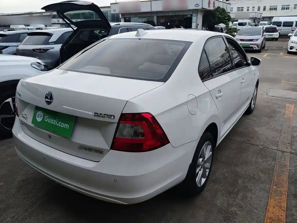 Skoda Rapid — миниатюра 7