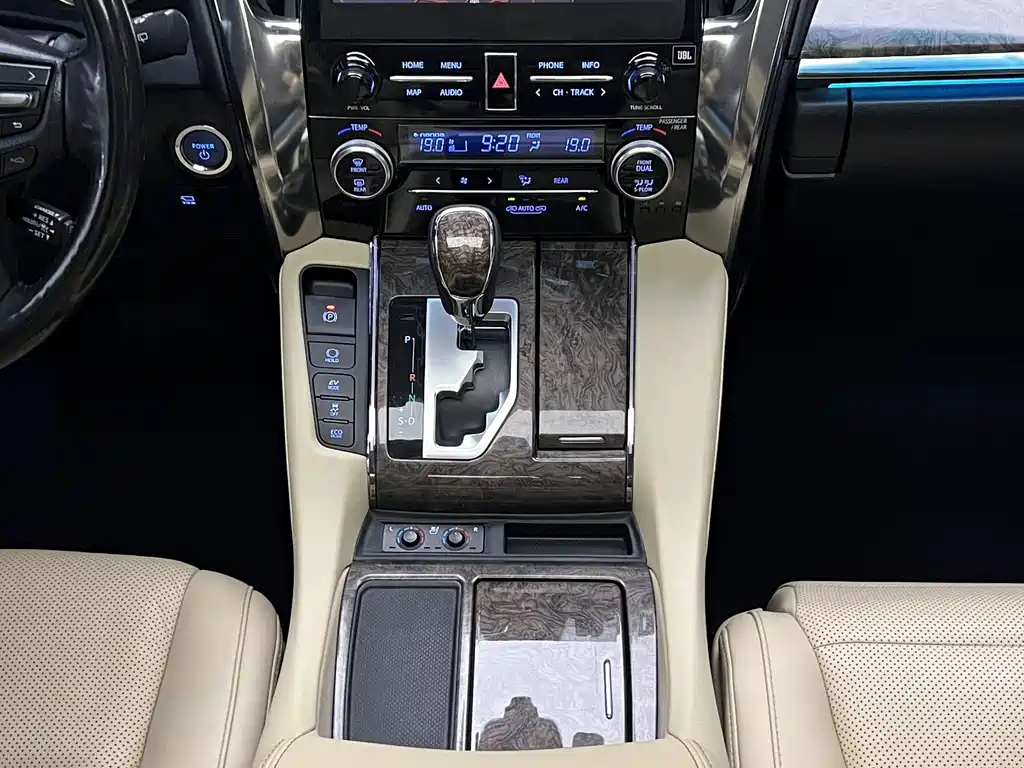 Toyota Vellfire — миниатюра 30