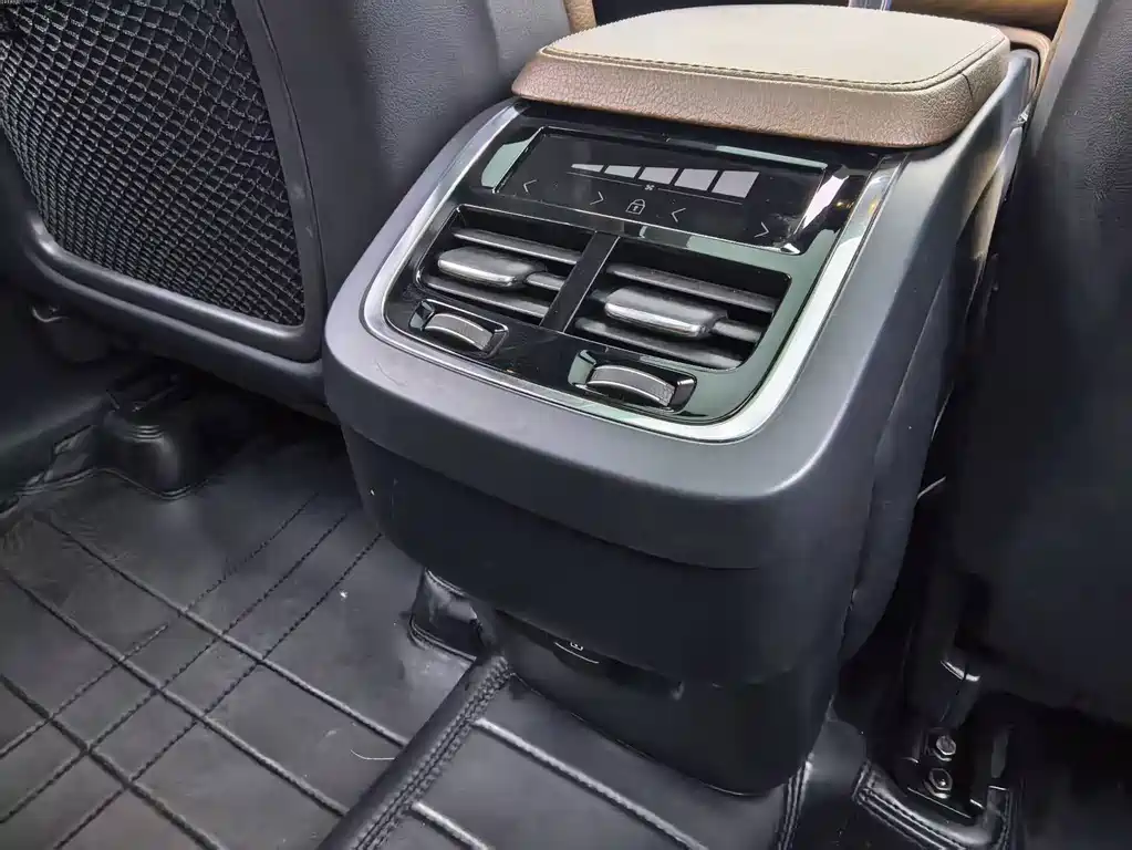 Volvo XC90 — миниатюра 11