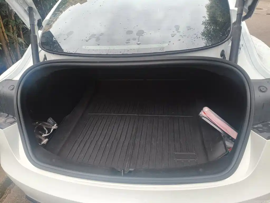Tesla Model 3 — миниатюра 16