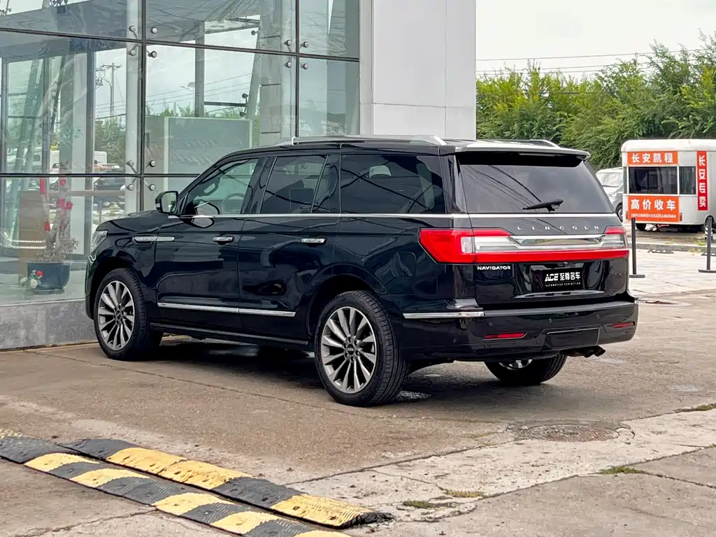 Lincoln Navigator — миниатюра 6